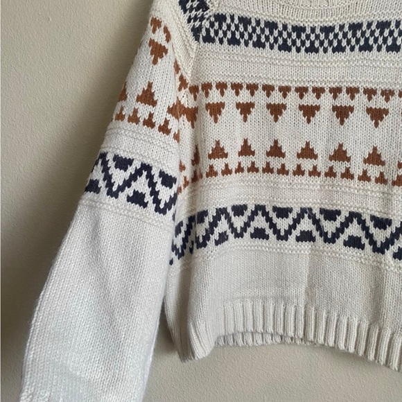 Universal Thread Geometric Cream Sweater - Picture 3 of 4